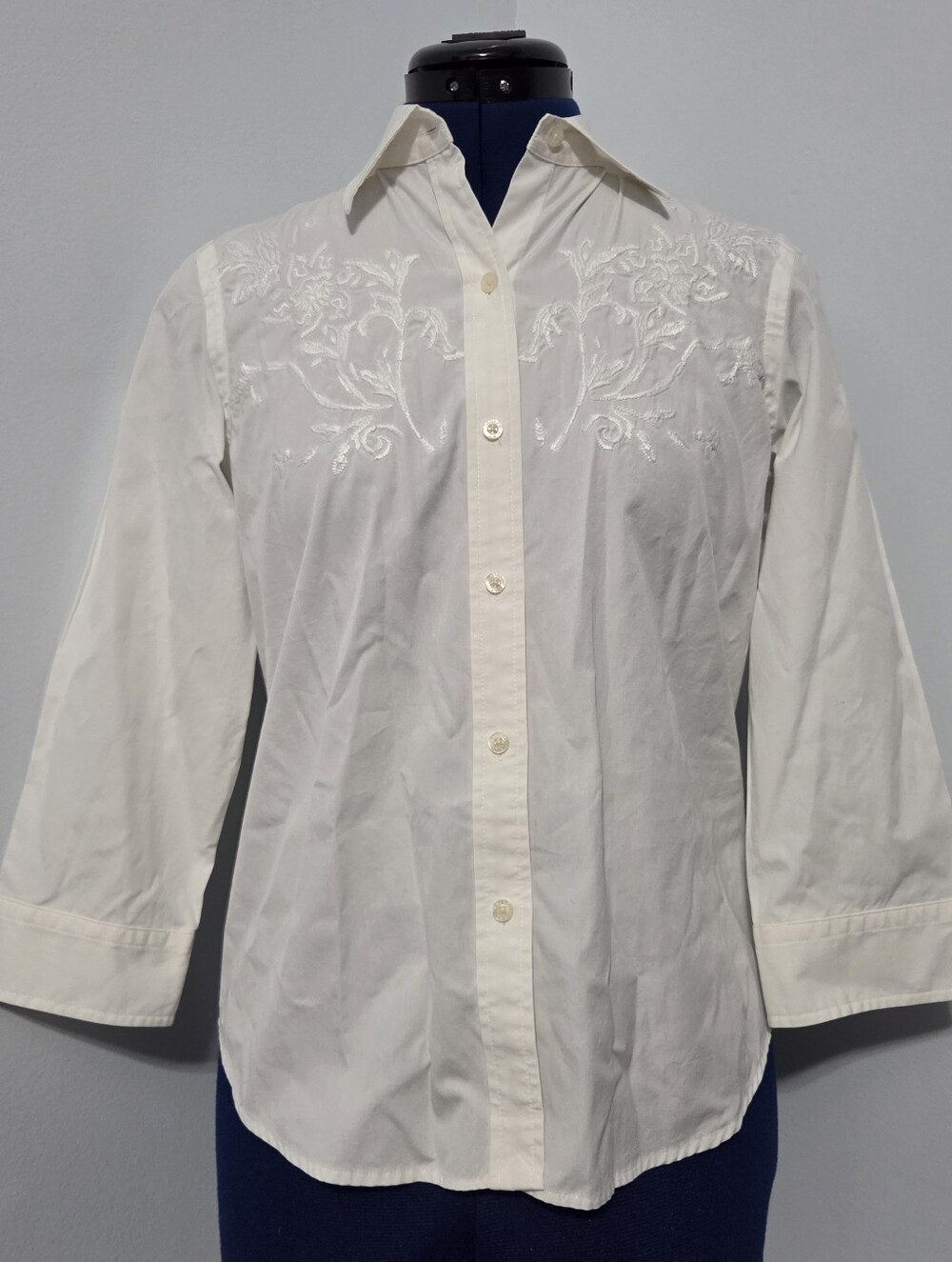Embroidered White Button Down Blouse Size P/P